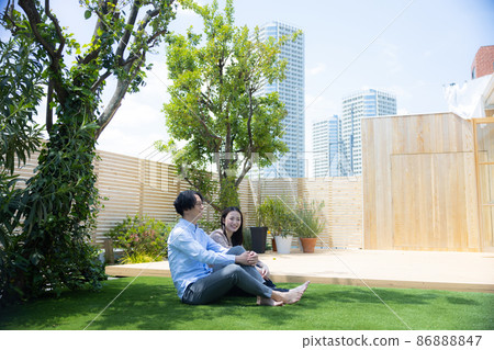 Couple lawn Couple lawn 86888847