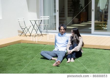 Couple lawn Couple lawn 86888853