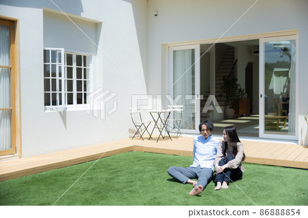 Couple lawn Couple lawn 86888854