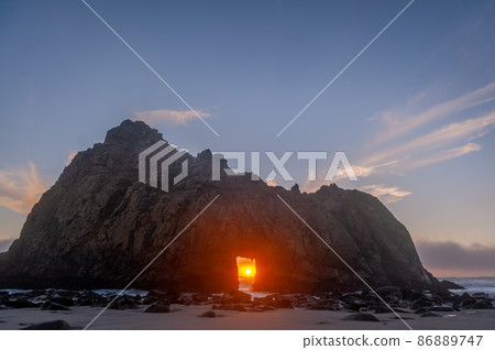 Keyhole arch at Pfeiffer beach 86889747