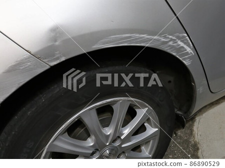 Scratches on the body of the car Scratches on the body of the car 86890529