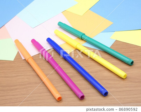 Water-based color pen and randomly placed color drawing paper 86890592