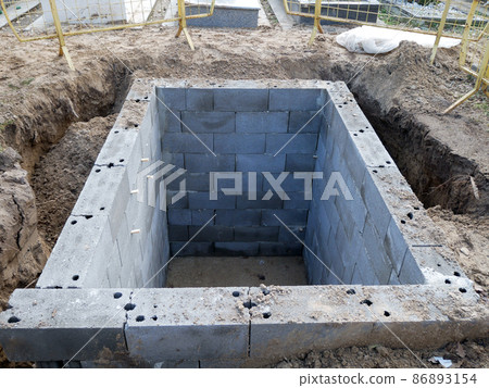 Making a new crypt in the public cemetery 86893154