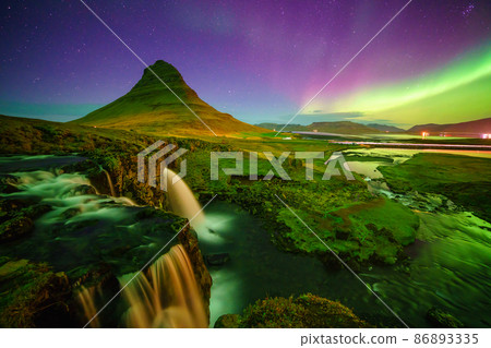 northern light over Kirkjufell mountain 86893335