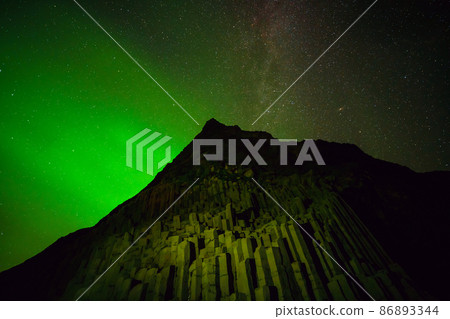 Northern Lights above black sand beach in Vik 86893344