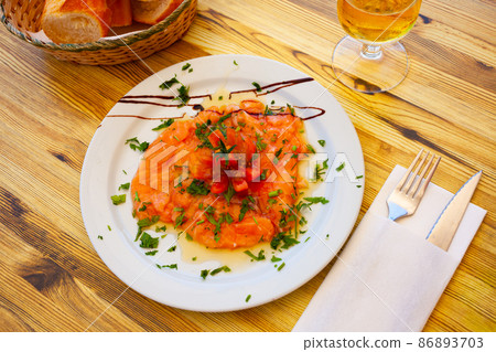Salmon carpaccio with tomato and balsamic sauce Salmon carpaccio with tomato and balsamic sauce 86893703