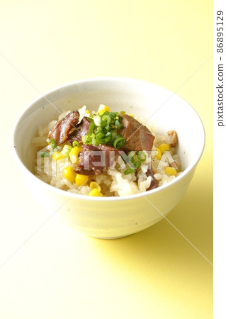 Cooked rice using yakitori and corn 86895129