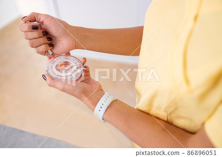 Woman vet doing chemical test in laboratory 86896051