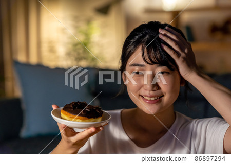 Young woman to put up with a midnight snack Young woman to put up with a midnight snack 86897294