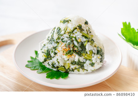 Green vegetable rice balls Green vegetable rice balls 86898410