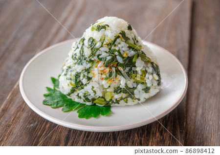 Green vegetable rice balls 86898412