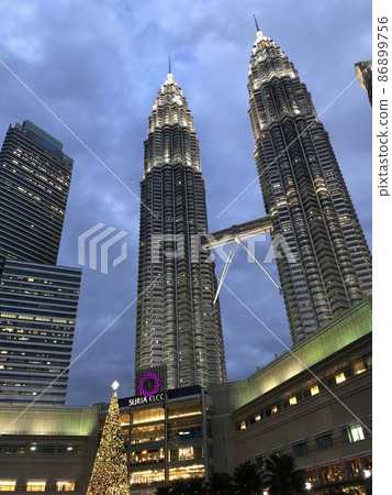 吉隆坡雙子塔夜景 吉隆坡雙子塔夜景 86899756