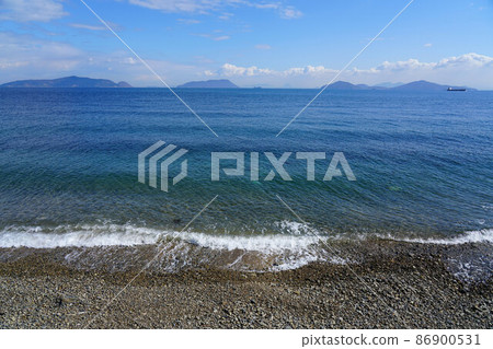 Shiwaku Islands seen from the Maeura coast of Mushima, the southernmost tip of Okayama Prefecture, Kasaoka City, Okayama Prefecture 86900531
