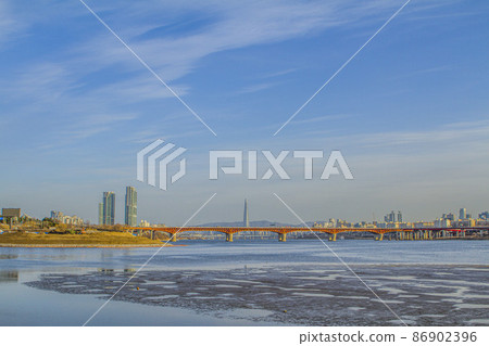 Scenery around Seongsu Bridge Scenery around Seongsu Bridge 86902396