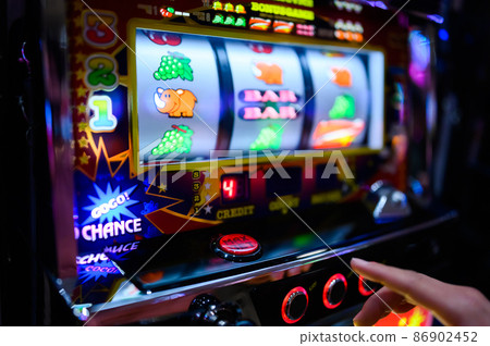 Hands to play slot machines [Big hit start] 86902452