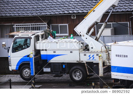 高空作業平台和移動變壓器車 高空作業平台和移動變壓器車 86902592