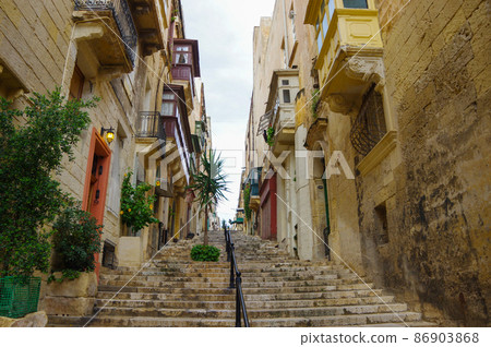 馬耳他首都瓦萊塔的小巷 馬耳他首都瓦萊塔的小巷 86903868