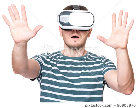 Man in VR glasses 86905976