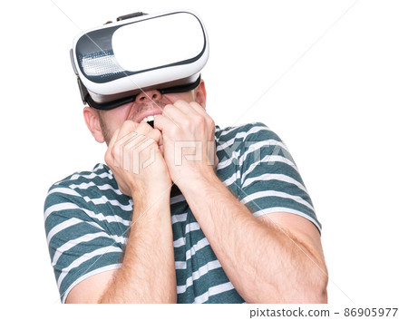 Man in VR glasses 86905977