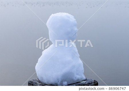 冬天山中湖的一個小雪人 冬天山中湖的一個小雪人 86906747