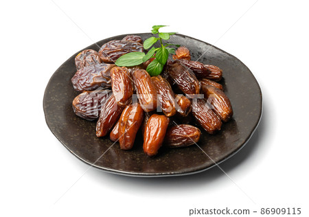 Big Dates Isolated. Date Palm Fruits 86909115