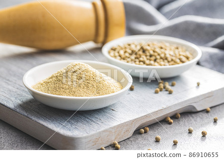 White ground pepper and whole peppercorn spice in bowl. 86910655