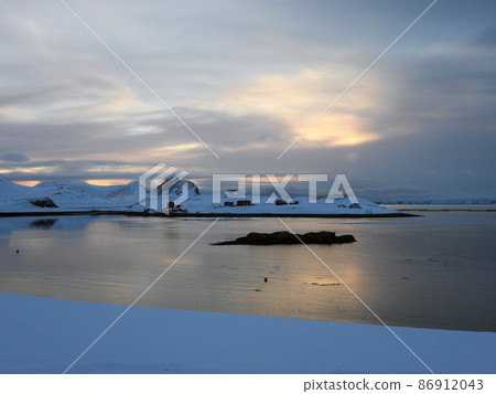 Landscape at the Porsangerfjord in Winter, Norway Landscape at the Porsangerfjord in Winter, Norway 86912043