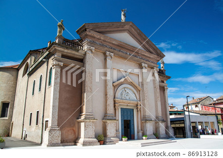 Duomo di San Martino, Peschiera del Garda, Venetia, Italy 86913128