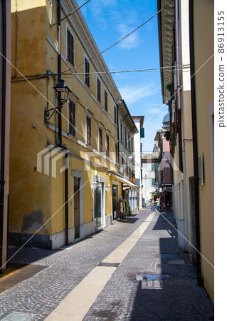Peschiera del Garda, Venetia, Italy 86913155