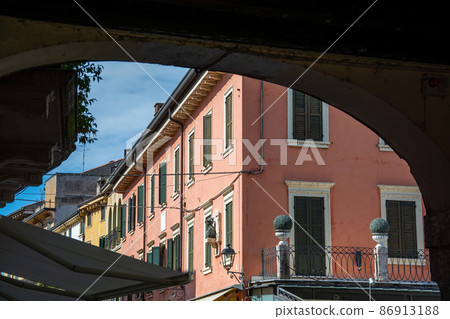 Peschiera del Garda, Venetia, Italy 86913188