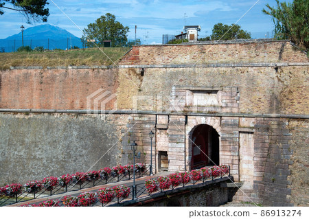 Fortress Wall, Peschiera del Garda, Venetia, Italy Fortress Wall, Peschiera del Garda, Venetia, Italy 86913274