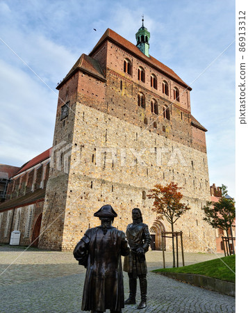 Cathedral in Havelberg, Saxony-Anhalt, Germany Cathedral in Havelberg, Saxony-Anhalt, Germany 86913312
