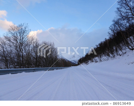 Road in Wintertime, Kvaloya, Norway Road in Wintertime, Kvaloya, Norway 86913649