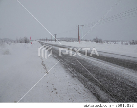 Road E45 between Alta and Kautokeino, Norway 86913858