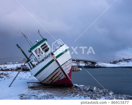 Fishing Boat in Sommaroy, Troms og Finnmark, Norway Fishing Boat in Sommaroy, Troms og Finnmark, Norway 86913877
