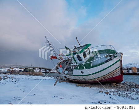 Fishing Boat in Sommaroy, Troms og Finnmark, Norway Fishing Boat in Sommaroy, Troms og Finnmark, Norway 86913885