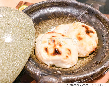 Grilled blowfish milt with salt Grilled blowfish milt with salt 86914600
