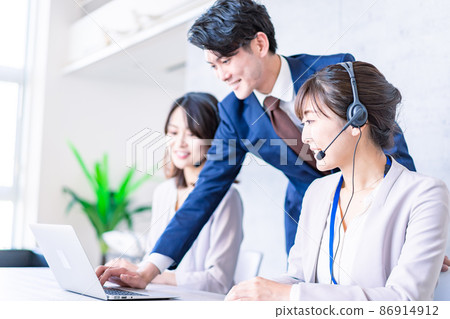 Operators and businessmen Operators and businessmen 86914912