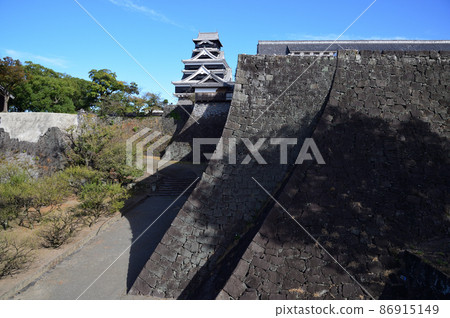 熊本城、天守閣和兩座石牆 熊本城、天守閣和兩座石牆 86915149
