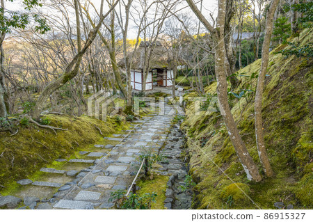 Kyoto Winter Jojakkoji Temple Niomon 86915327