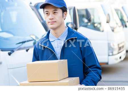 Male staff working by courier Male staff working by courier 86915435
