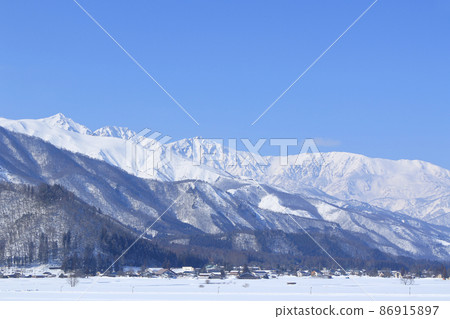 Winter Northern Alps seen from the foot of Mt. Hakuba 86915897