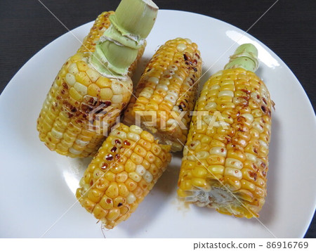 Grilled corn on a plate Grilled corn on a plate 86916769