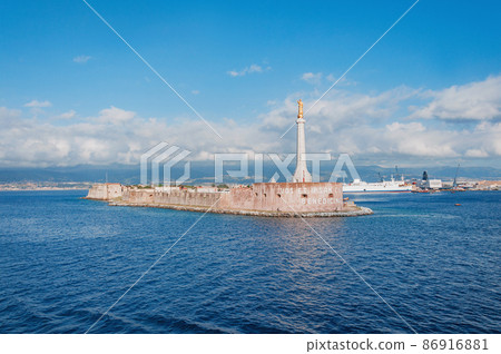 Madonna statue by the entrance of Messina port. Sicily. 86916881