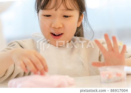 玩兒童女孩生活方式 86917004