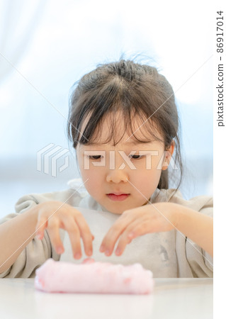 玩兒童女孩生活方式 86917014