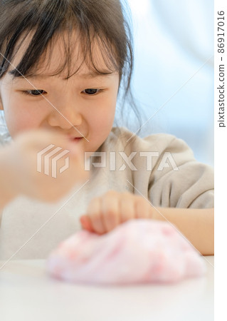 玩兒童女孩生活方式 86917016