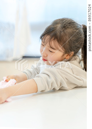 玩兒童女孩生活方式 玩兒童女孩生活方式 86917024