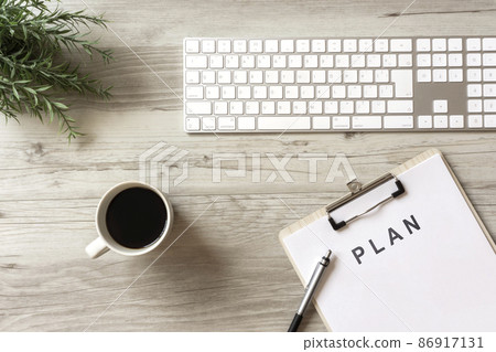 Make a plan at the desk Make a plan at the desk 86917131