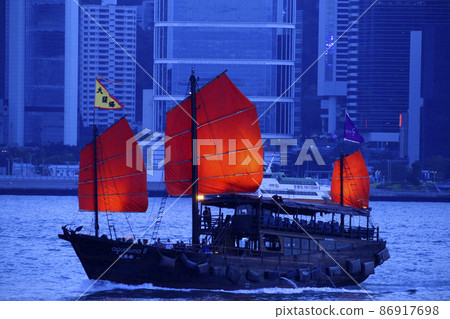 Bay sightseeing boat "Aqualna" sailing in the dimly lit Victoria Bay 86917698